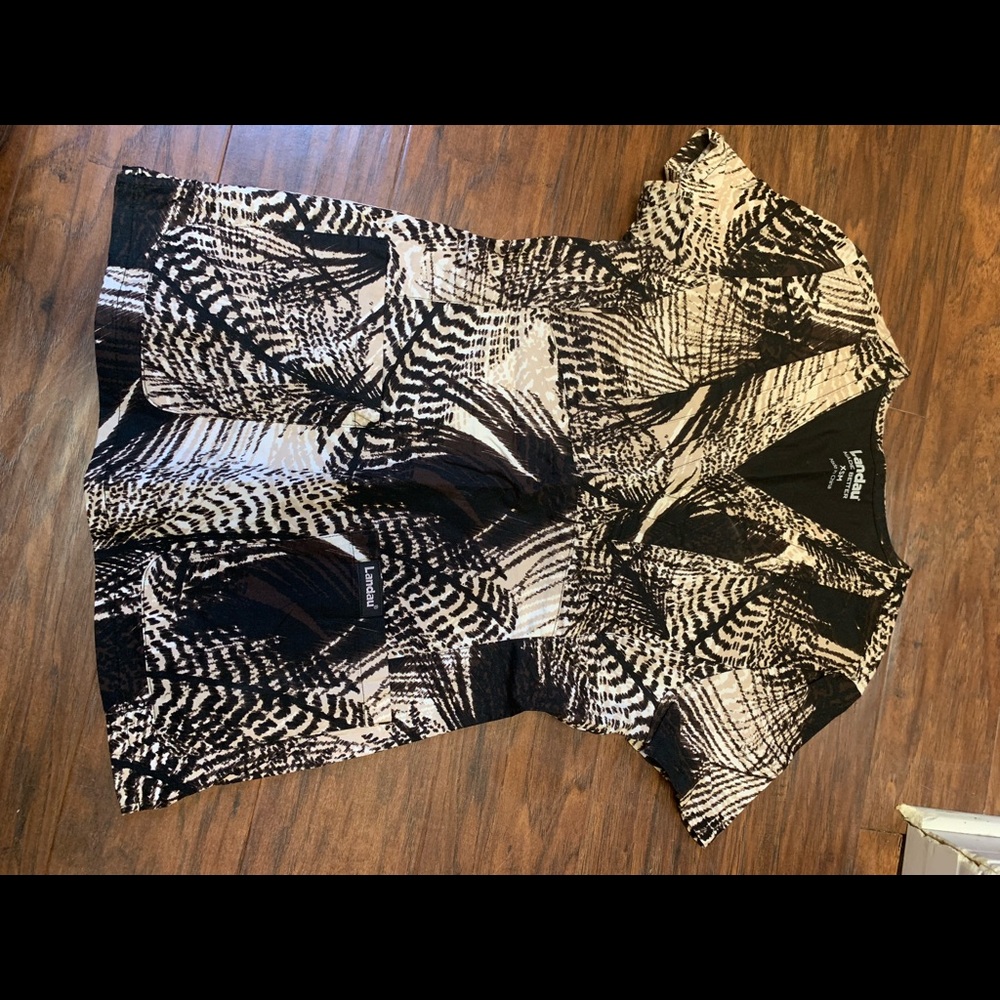 Landau scrub top